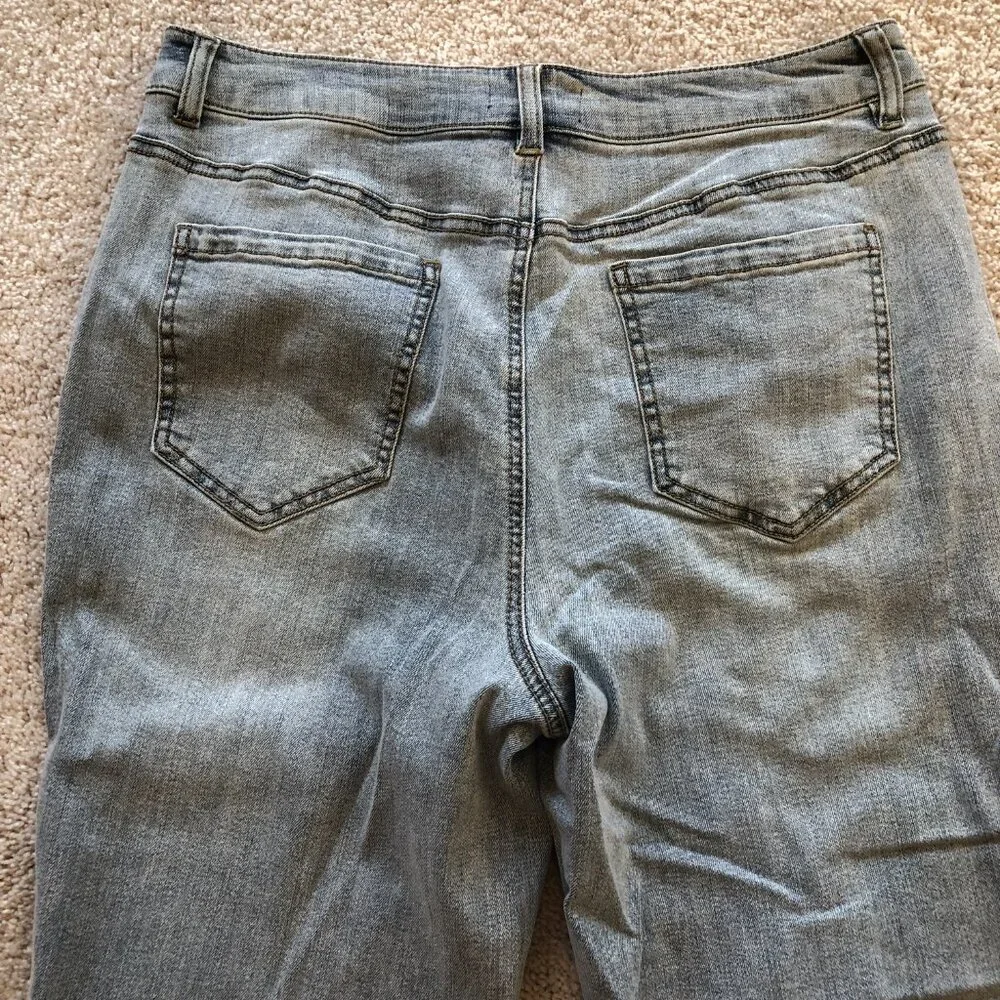 NWOT Versona Women's Flare Split Crop Ankle Light Wash Jeans - Picture 4 of 11